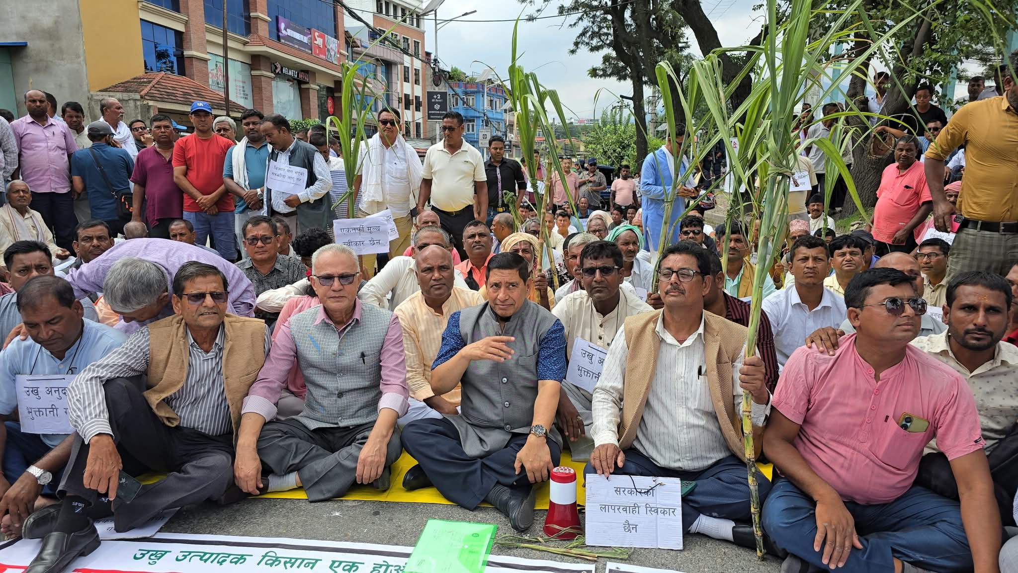 उखु किसानहरूको काठमाडौं आन्दोलन तेस्रो दिन, पूर्व गृहमन्त्री श्रेष्ठको सहभागिता।