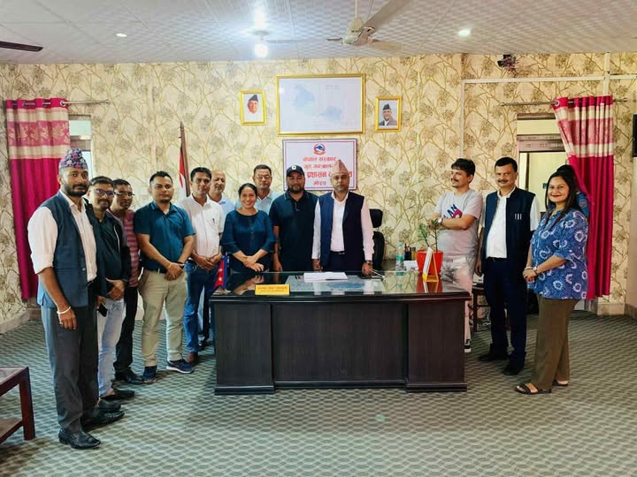भिडियो खिच्न रोक लगाउने मोरङका सीडीओले पत्रकारसँग मागे माफी