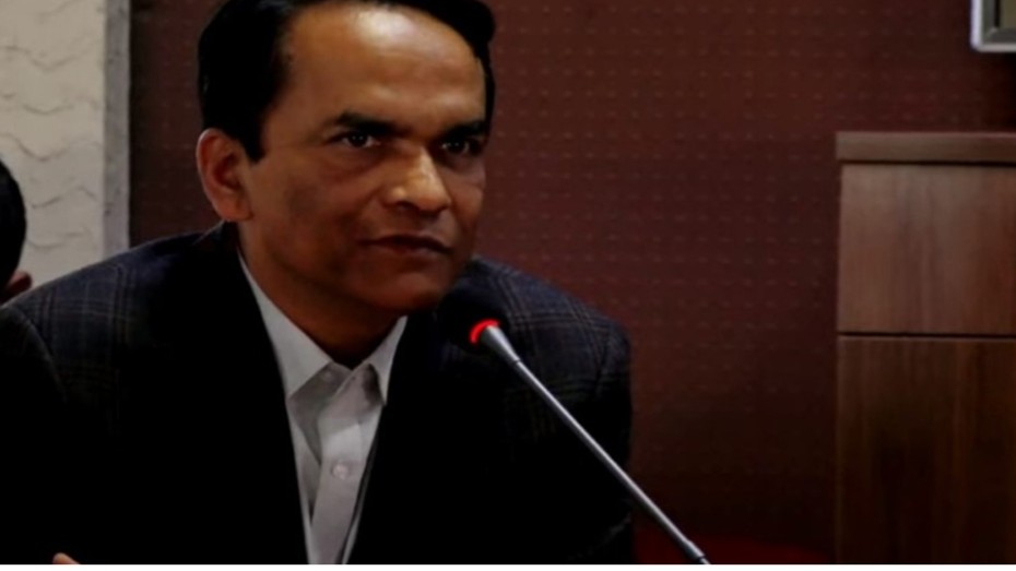 बैंक तथा वित्तीय संस्थामा पर्याप्त पैसा छ, लगानीको वातावरण बनाउनुपर्छ : गभर्नर