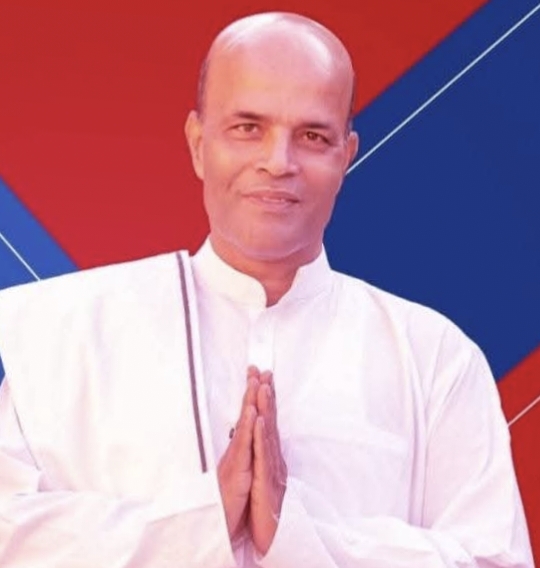 पूर्व सांसद अमरेशकुमार सिंह रास्वपामा प्रवेश गर्ने ।